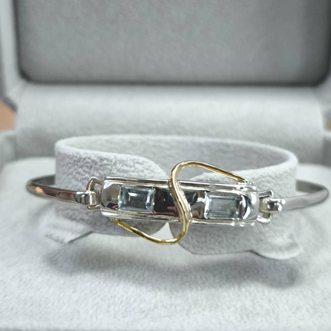Aquamarine bangle.png
