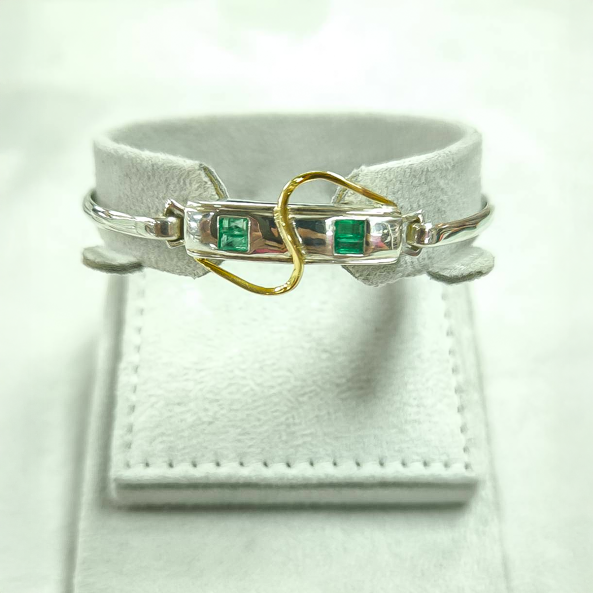 Verdant Embrace Emerald bangle 2.png