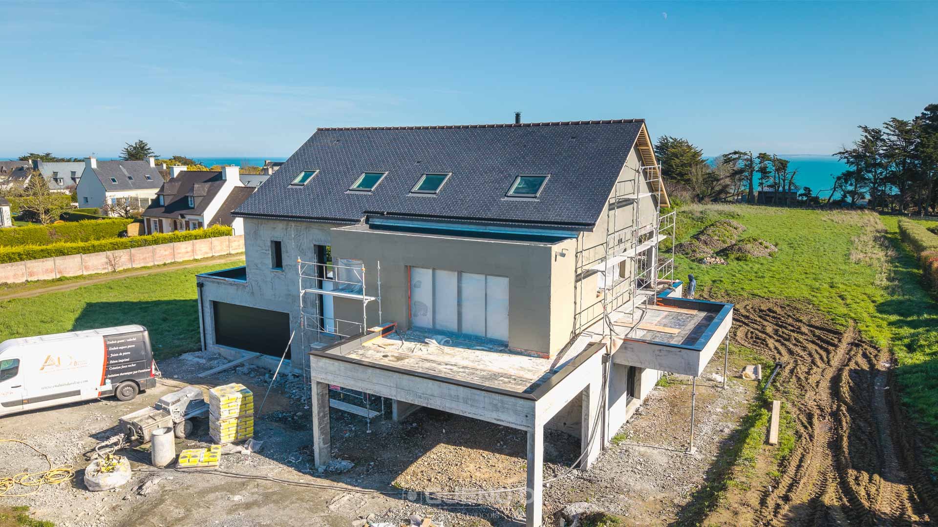 Une maison ouverte sur la mer