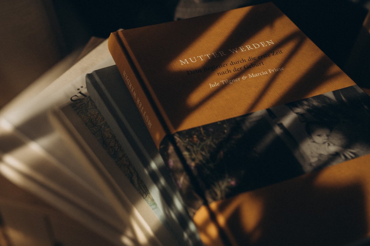 Ein Buch über das Mutter werden als Geschenkidee zur Geburt, über die sich jede Mama freuen wird