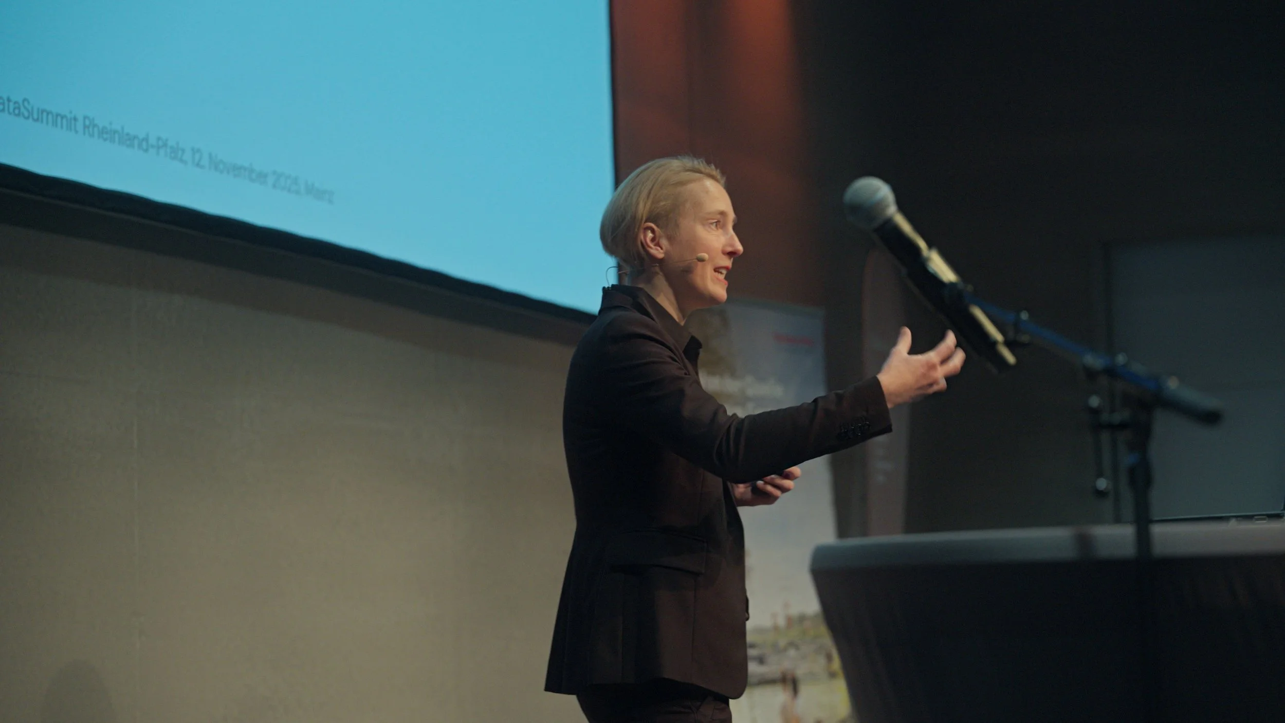 Still 2025-12-03 101836_2.21.1.jpg