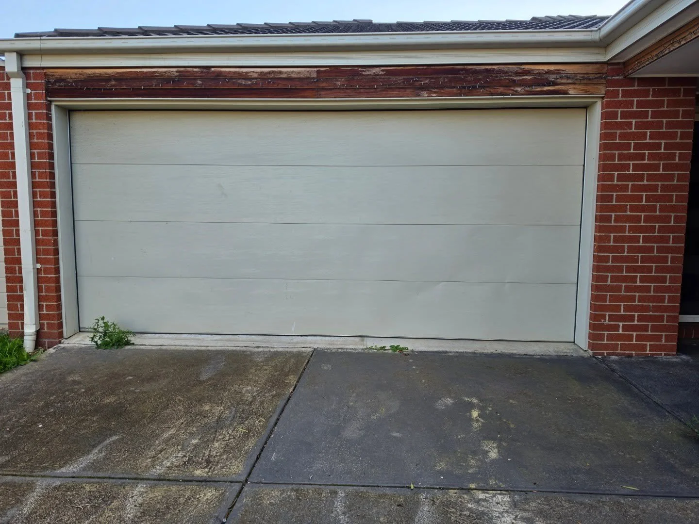 Quick and easy replacement for this customer's rental property. Measured to installed in less than a week.