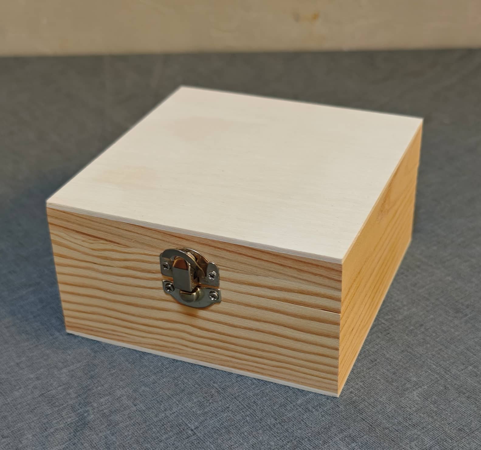 Holzbox / Klappdeckel, 13 x 13 x 7