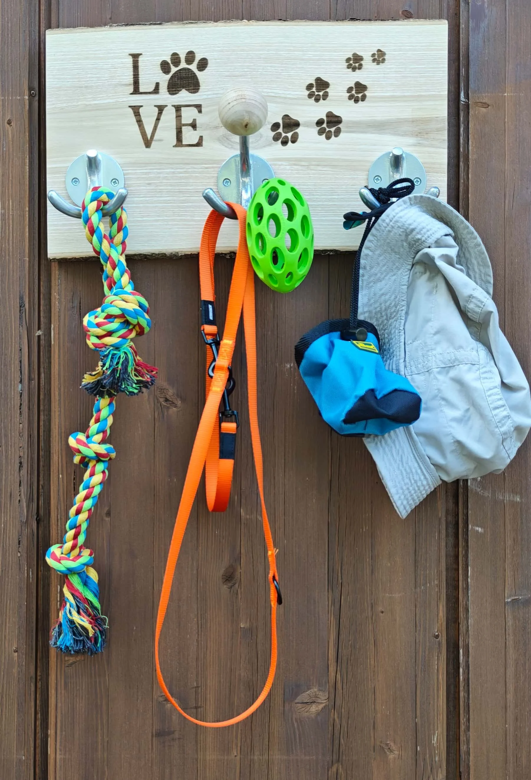 Hundegarderobe LOVE mit Pfötchen