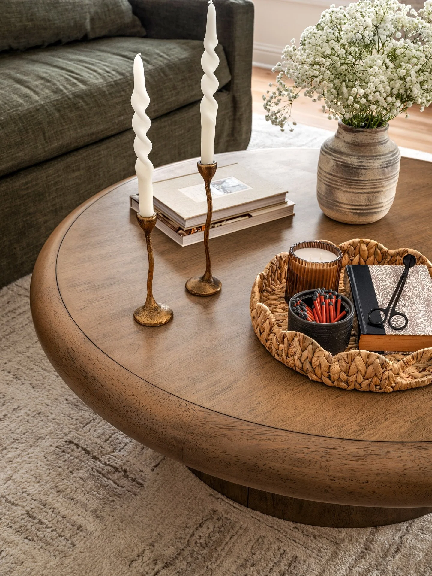 Finishing touches that bring the warmth and intentionality together. ✨✨ Happy Tuesday from the studio.

#interiordesigner #gahomes #customhomes #finishingtouches #interiors #styling #projectwrap #finalinstallation #bigreveal #designdetails 

Design: 