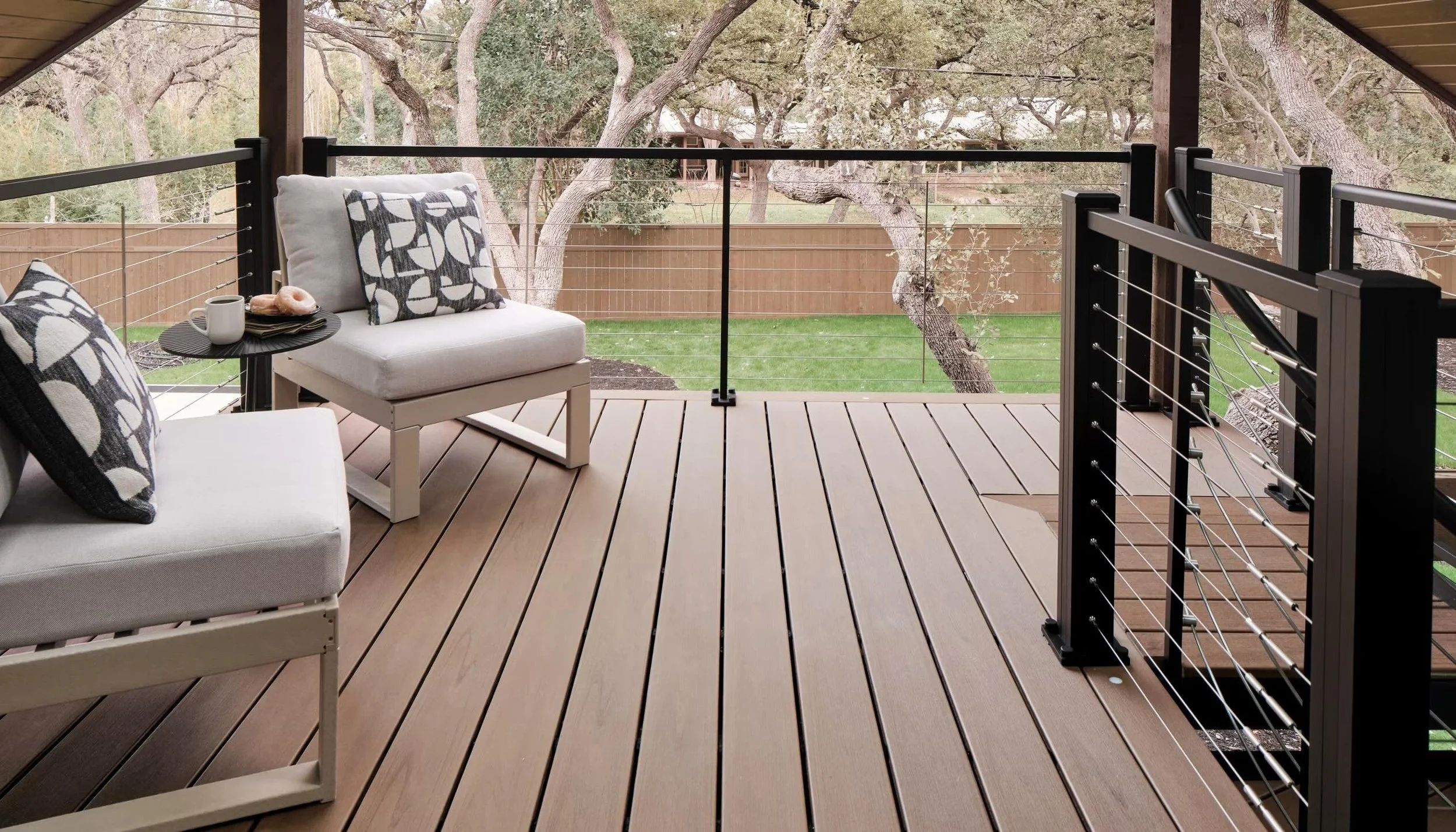 trn-lineage-sig-x-series-hgtv-2025-san-antonio-001-ja-decking-cable-railing-outdoor-beauty-JA010616TLS48-Large.jpeg
