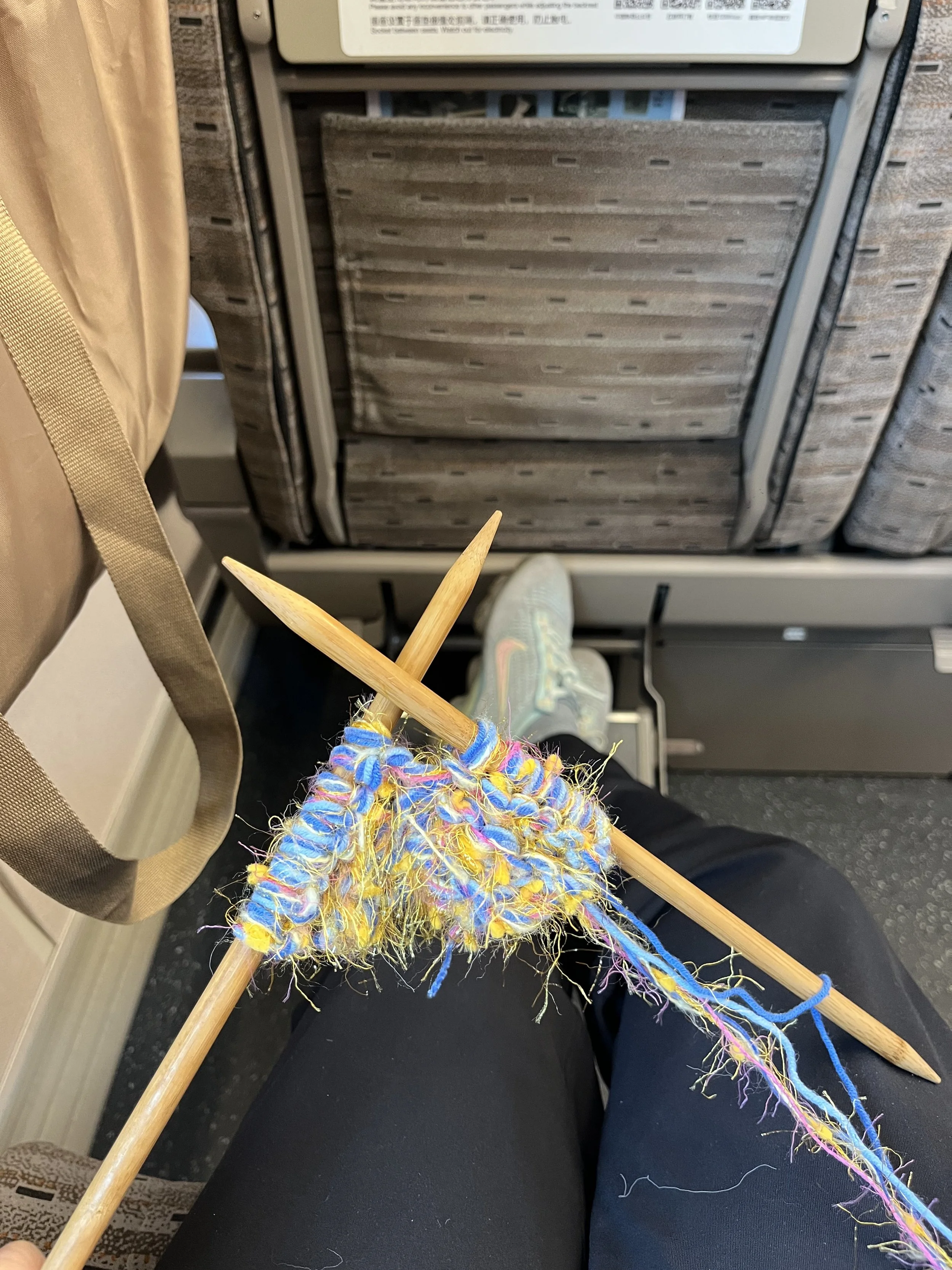 knitting the hair accessory