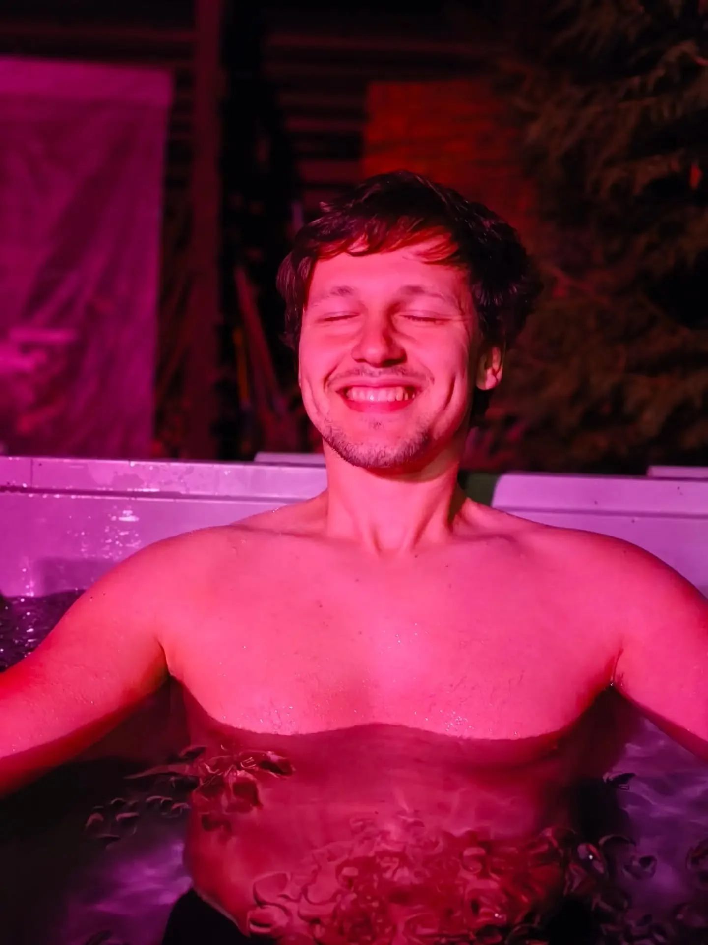 Pirmas &scaron;į rudenį &scaron;alčio ir diskomforto prisijaukinimo seminaras pagal #wimhofmethod❄️ 
Pakrik&scaron;tyjom pirmąją naujokų laidą, kuri į vandenį lipo net 3 minutėm.
Jų ir visų kitų laukiam @vilnelespankai sezono atidarymo &scaron;ventėj