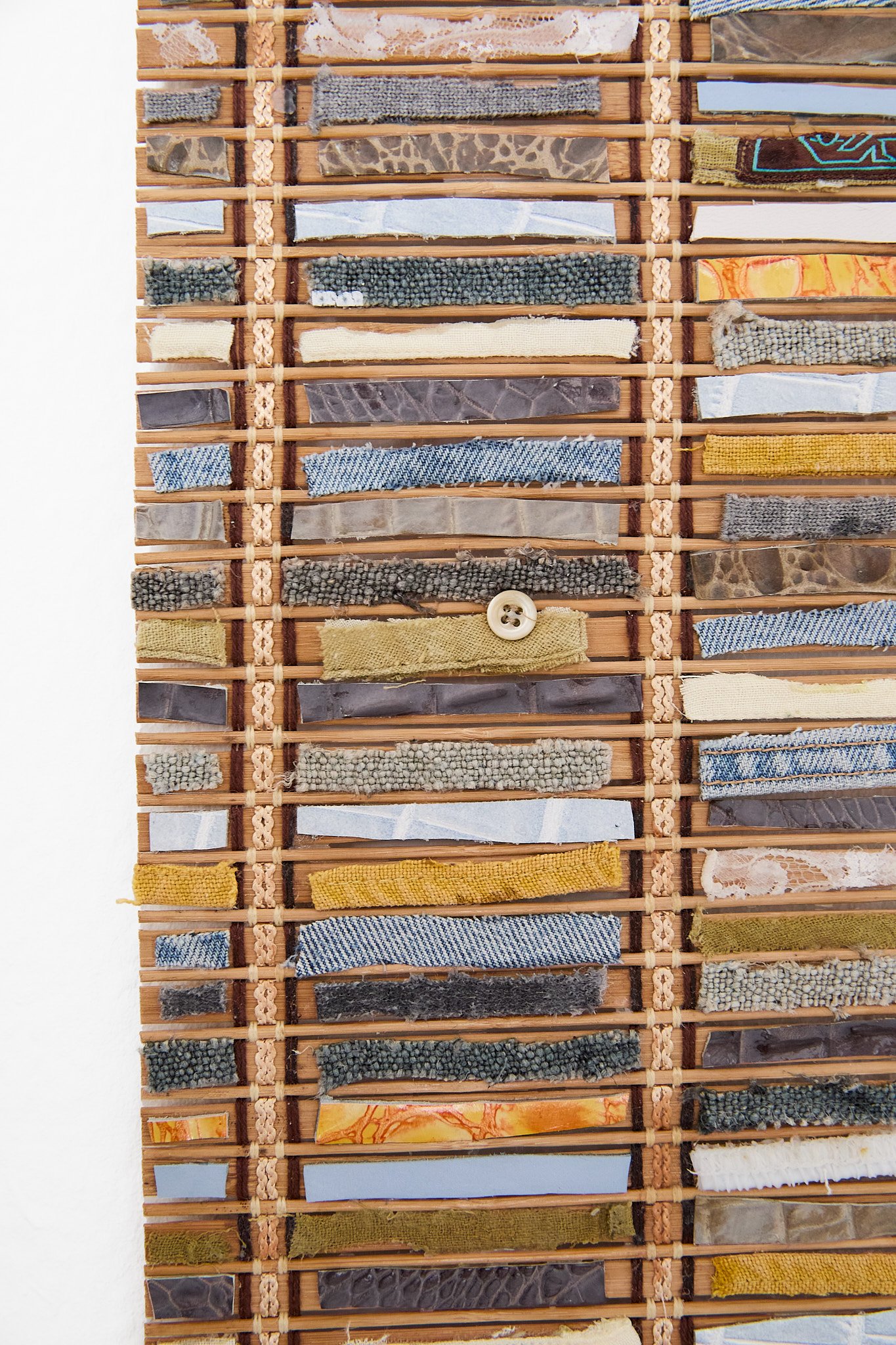 Fragments tissés – collage sur bambou 20x200 cm, Chloé Ortiz artiste plasticienne 3.jpg
