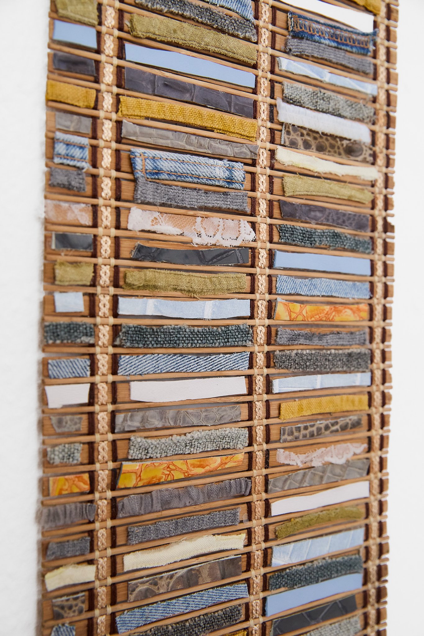 Fragments tissés – collage sur bambou 20x200 cm, Chloé Ortiz artiste plasticienne 4.jpg