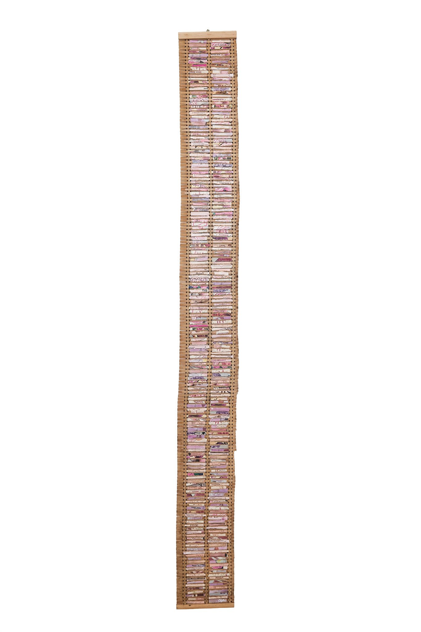Fragments de couturier– collage sur bambou 20x200 cm, Chloé Ortiz artiste plasticienne .jpg