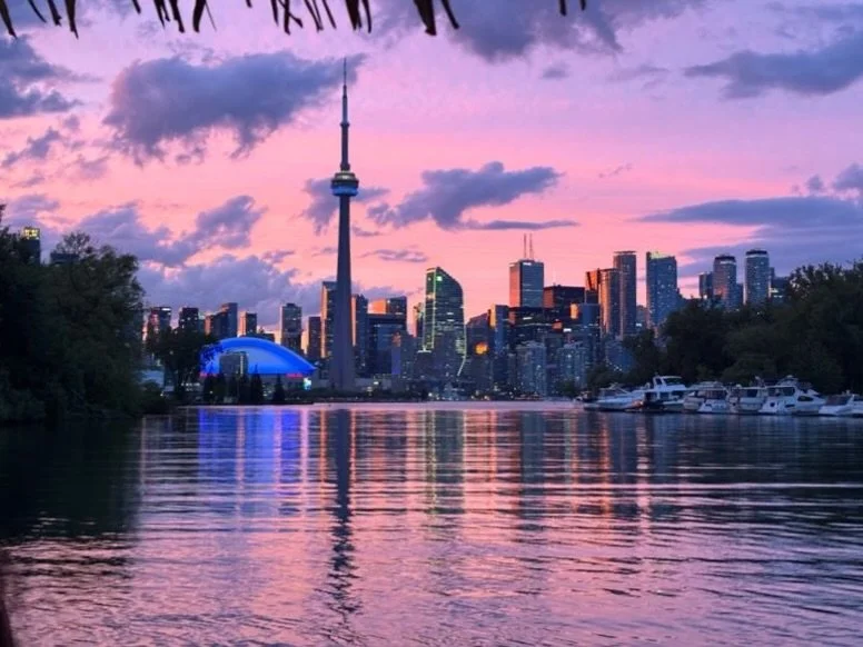 Toronto weekends look pretty good in pink. 🌸

Golden hour hits a little different from the water.

🛥️ 90-minute cruises
🍹 Licensed bar onboard
🌇 Skyline + lagoon views
👯 Perfect for date nights, birthdays, groups, or a spontaneous summer evening