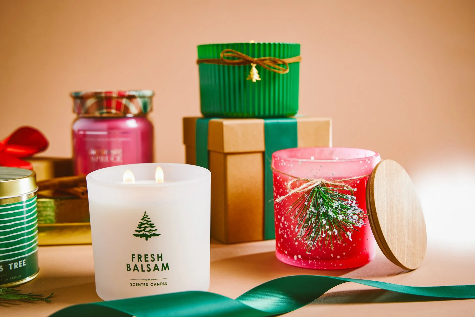 Holiday Candle EC_0395-B8_Day04_08082023_web.jpg