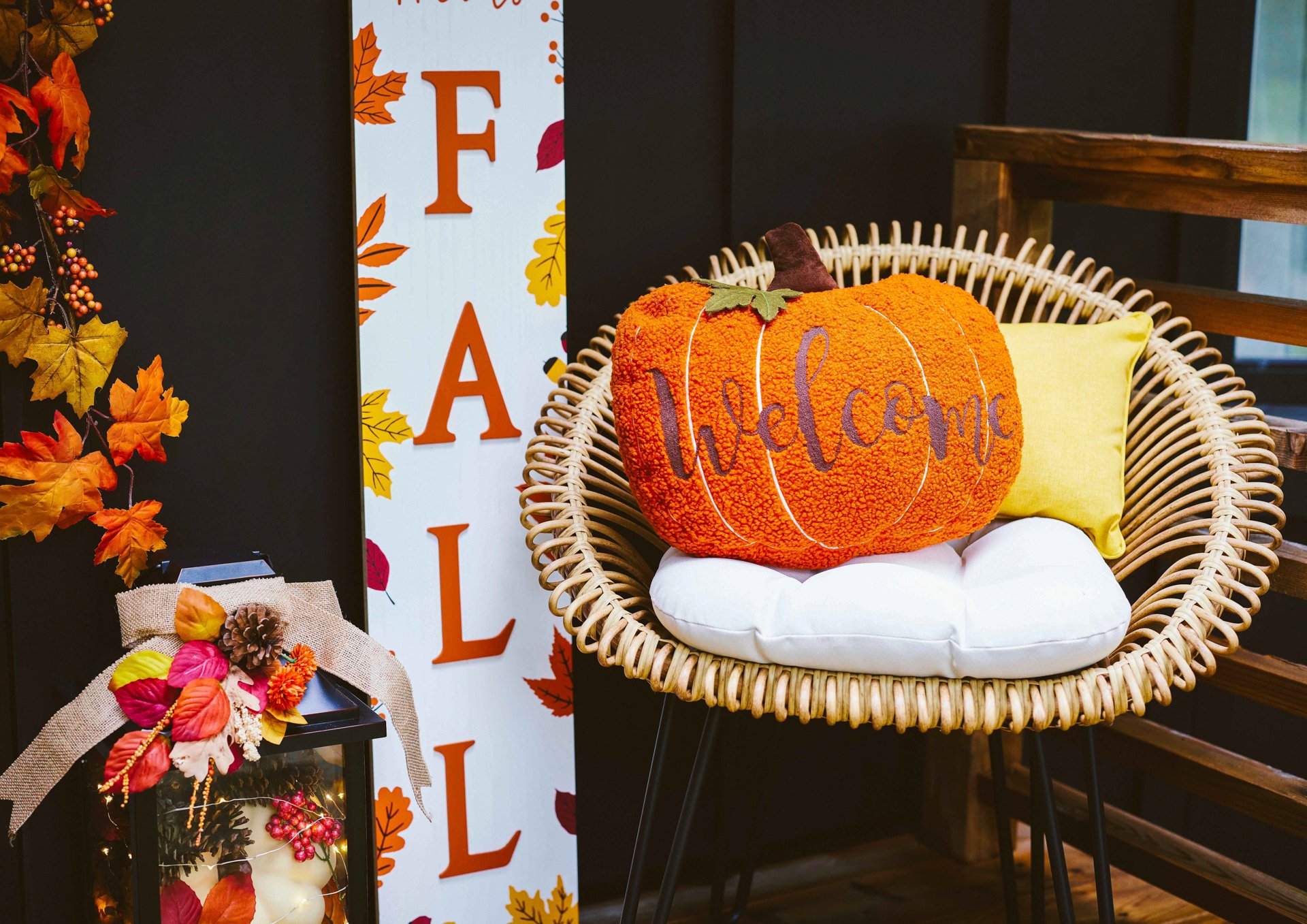 Bargains_To_Brag_About_Harvest_Porch_8436-B0_web.jpg