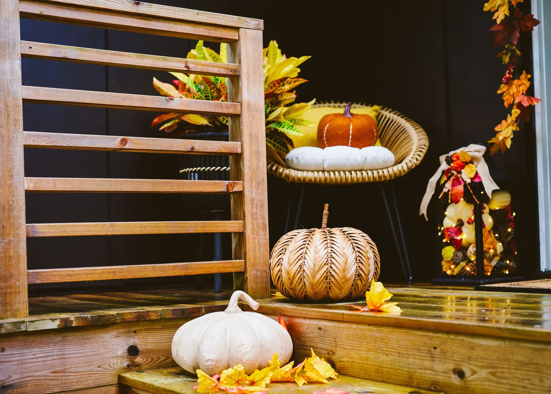 Bargains_To_Brag_About_Harvest_Porch_8451-B0_web.jpg