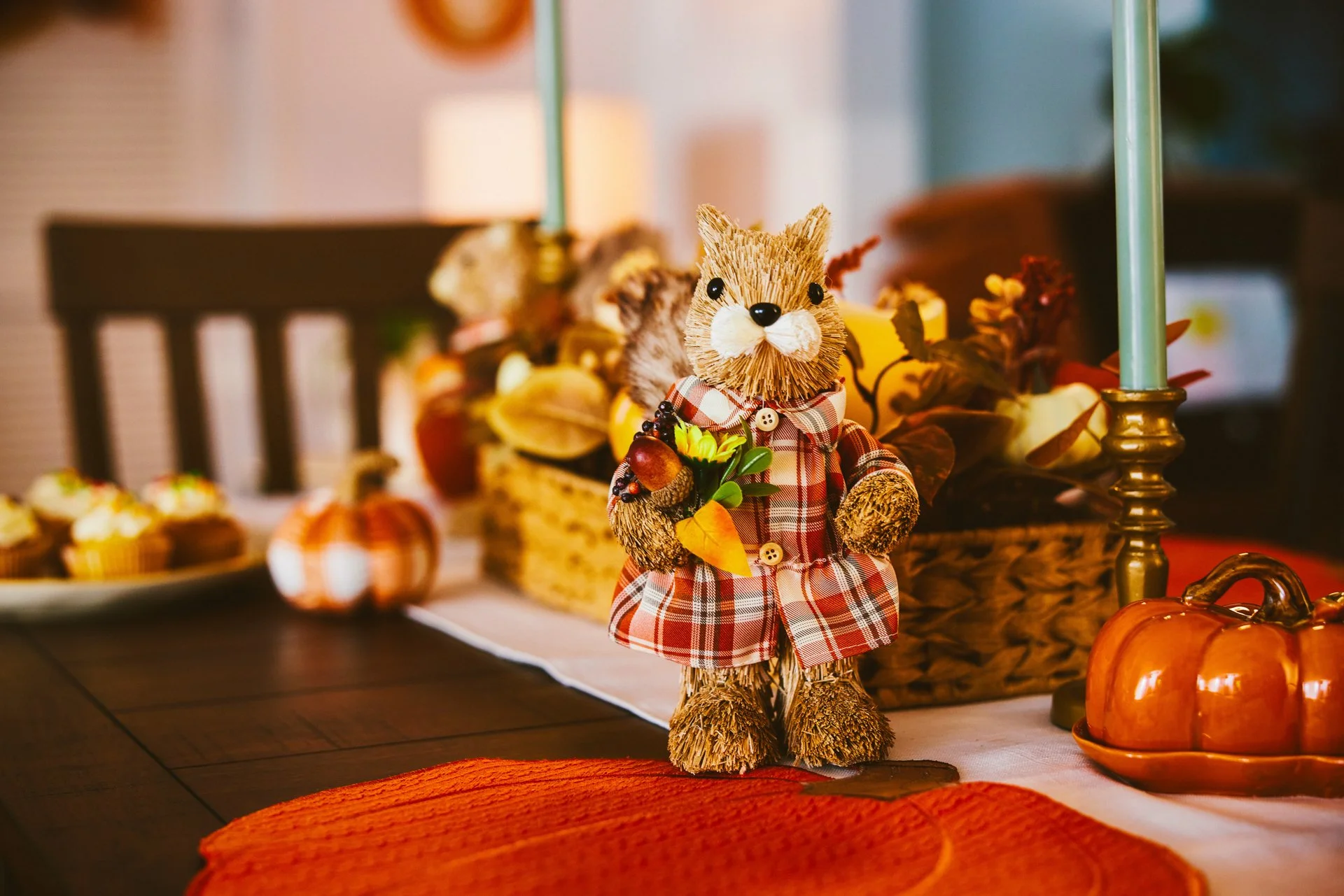Bargains_To_Brag_About_Harvest_Dining_Room_8071-B0_web.jpg