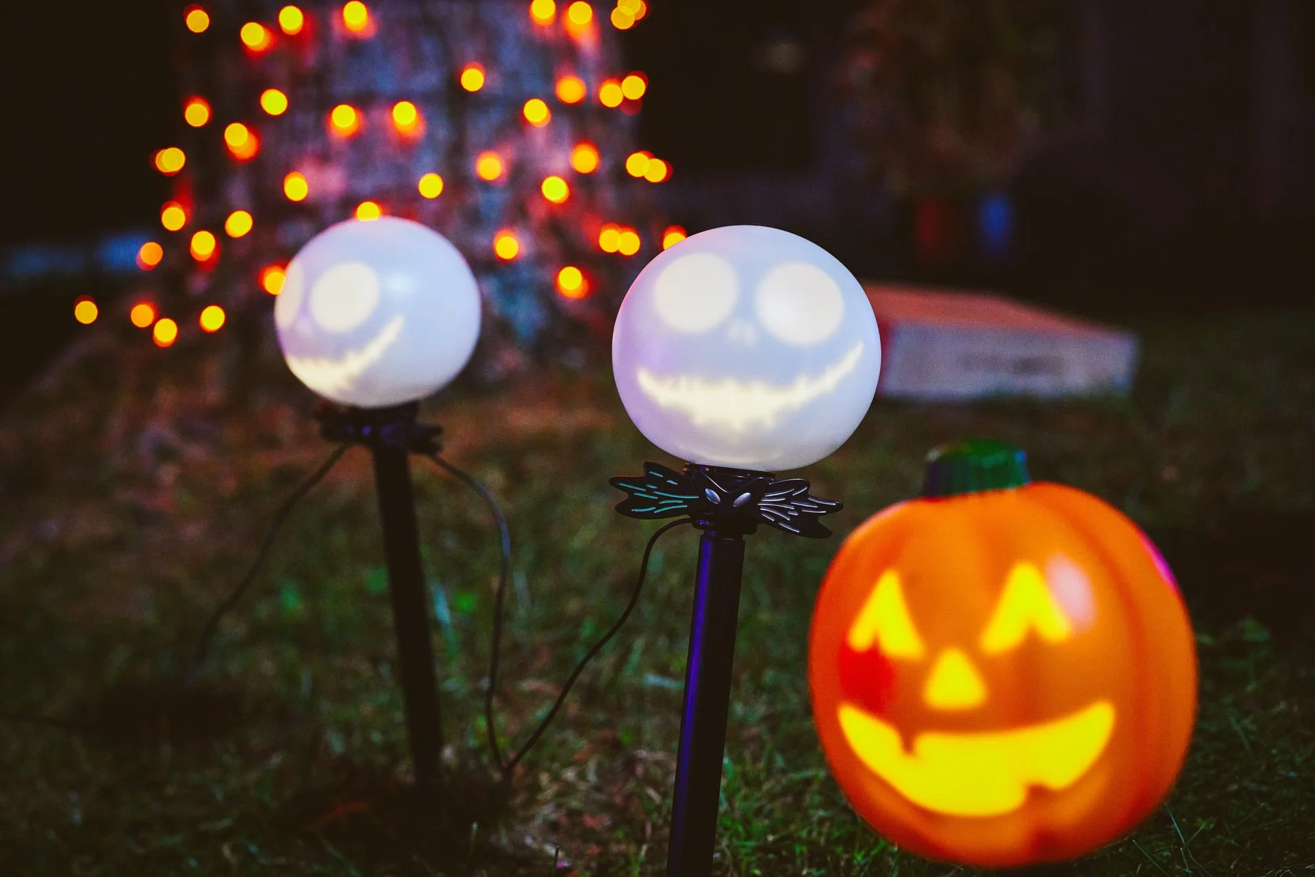 Bargains_To_Brag_About_Halloween_Yard_Decor_7541-B0_web.jpg