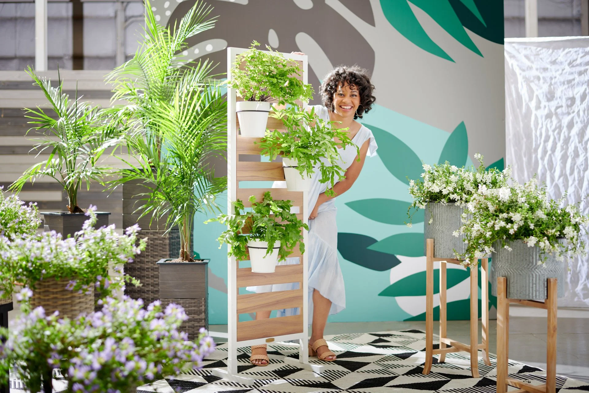 SHOT_10_BROYHILL_Planters_Talent_B0022_web.jpg
