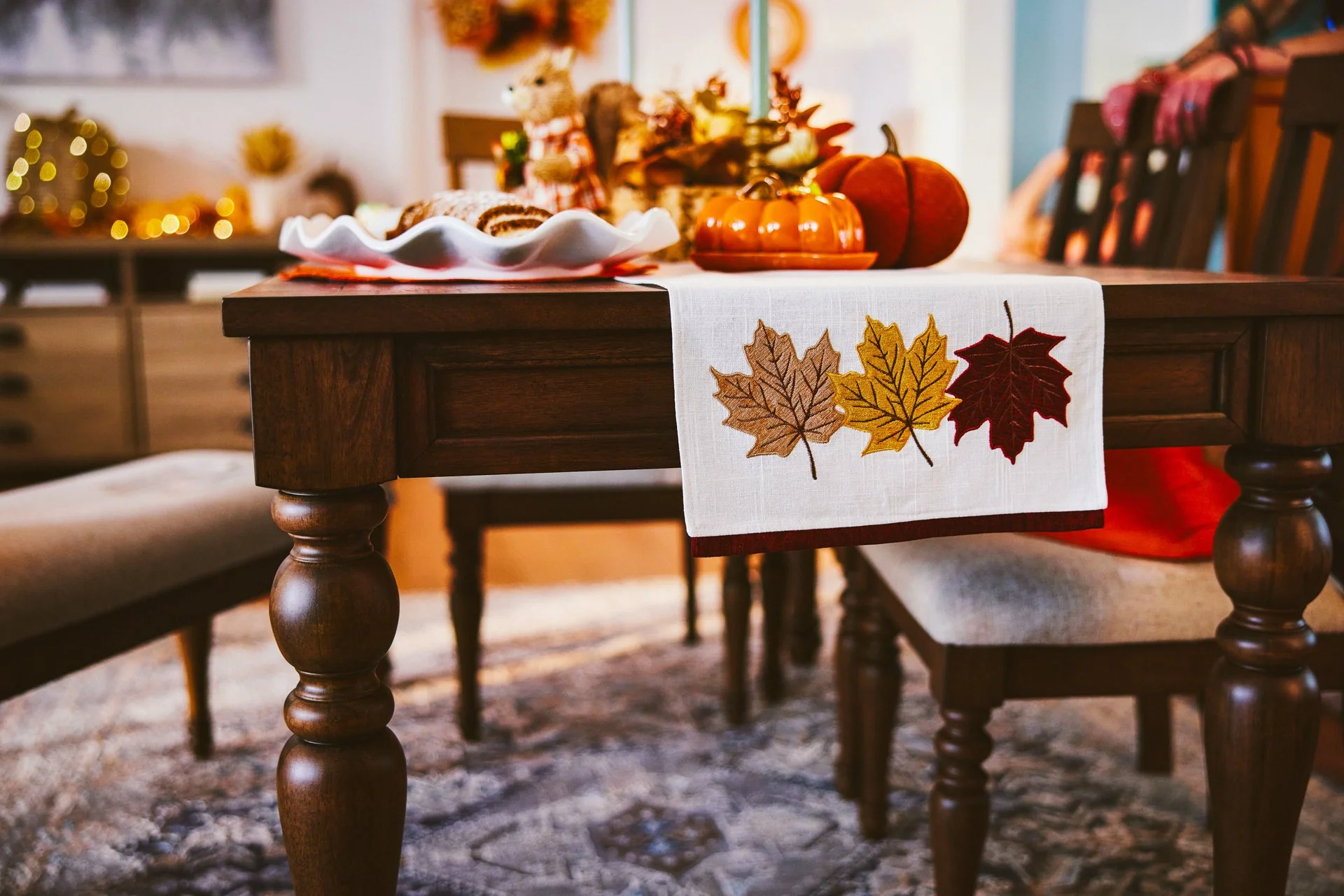 Bargains_To_Brag_About_Harvest_Dining_Room_8075-B0_web.jpg