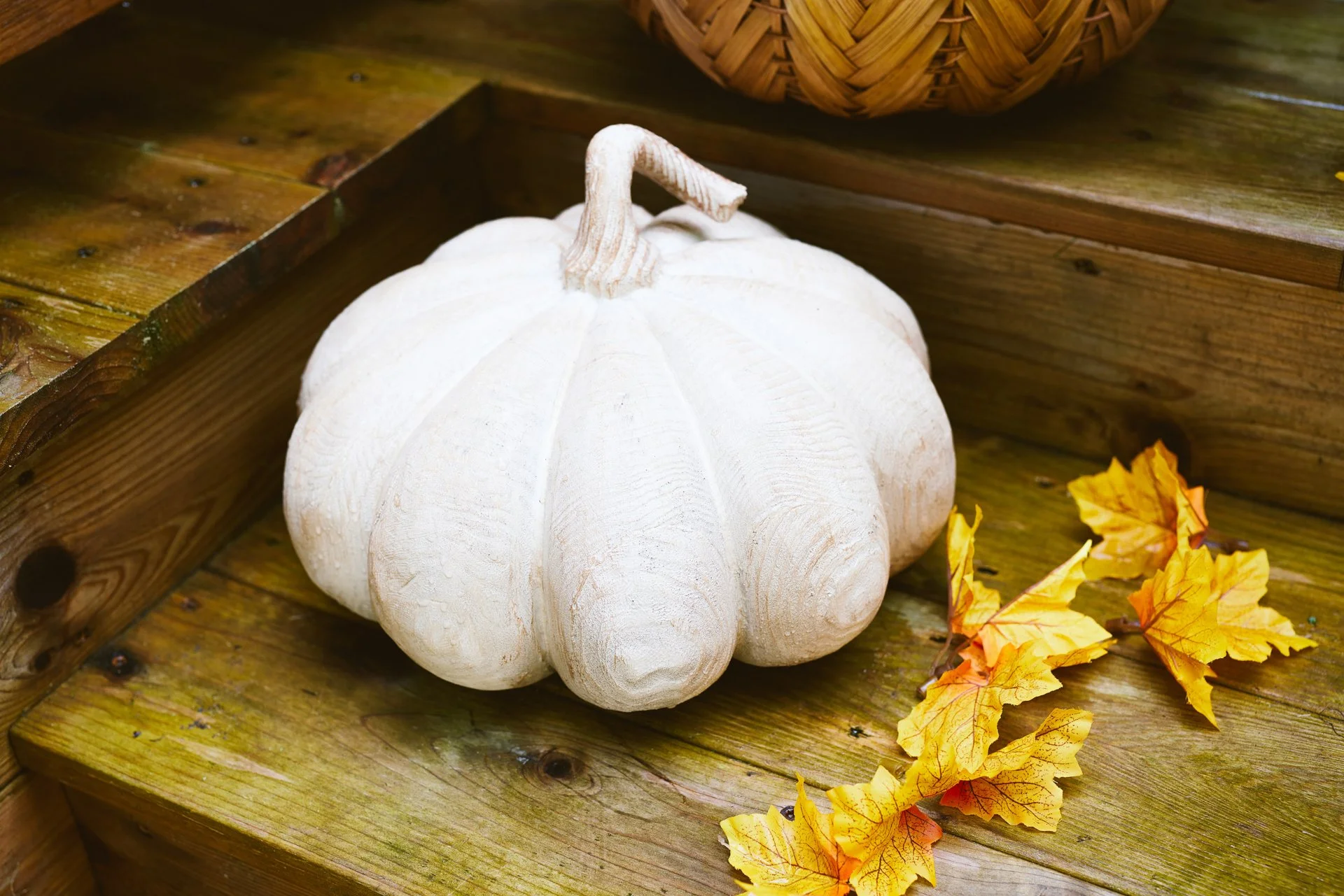 Bargains_To_Brag_About_Harvest_Porch_8308-B0_web.jpg