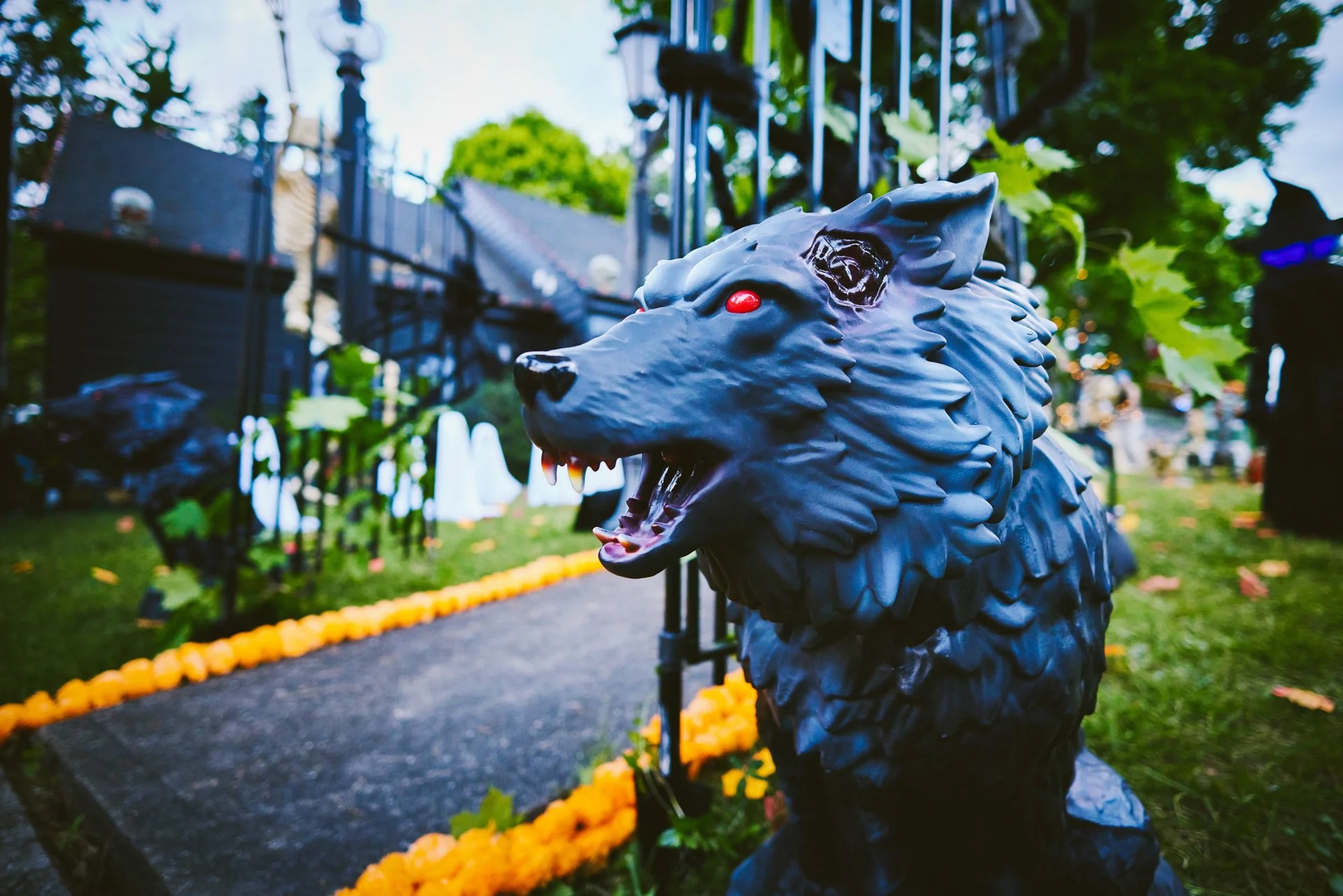 Bargains_To_Brag_About_Halloween_Yard_Decor_6202-B0_web.jpg