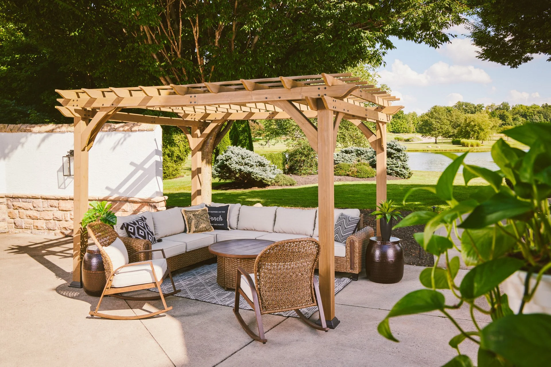 BH_Laurel_Terrace_Pergola_V1_0049-B0-49_web.jpg