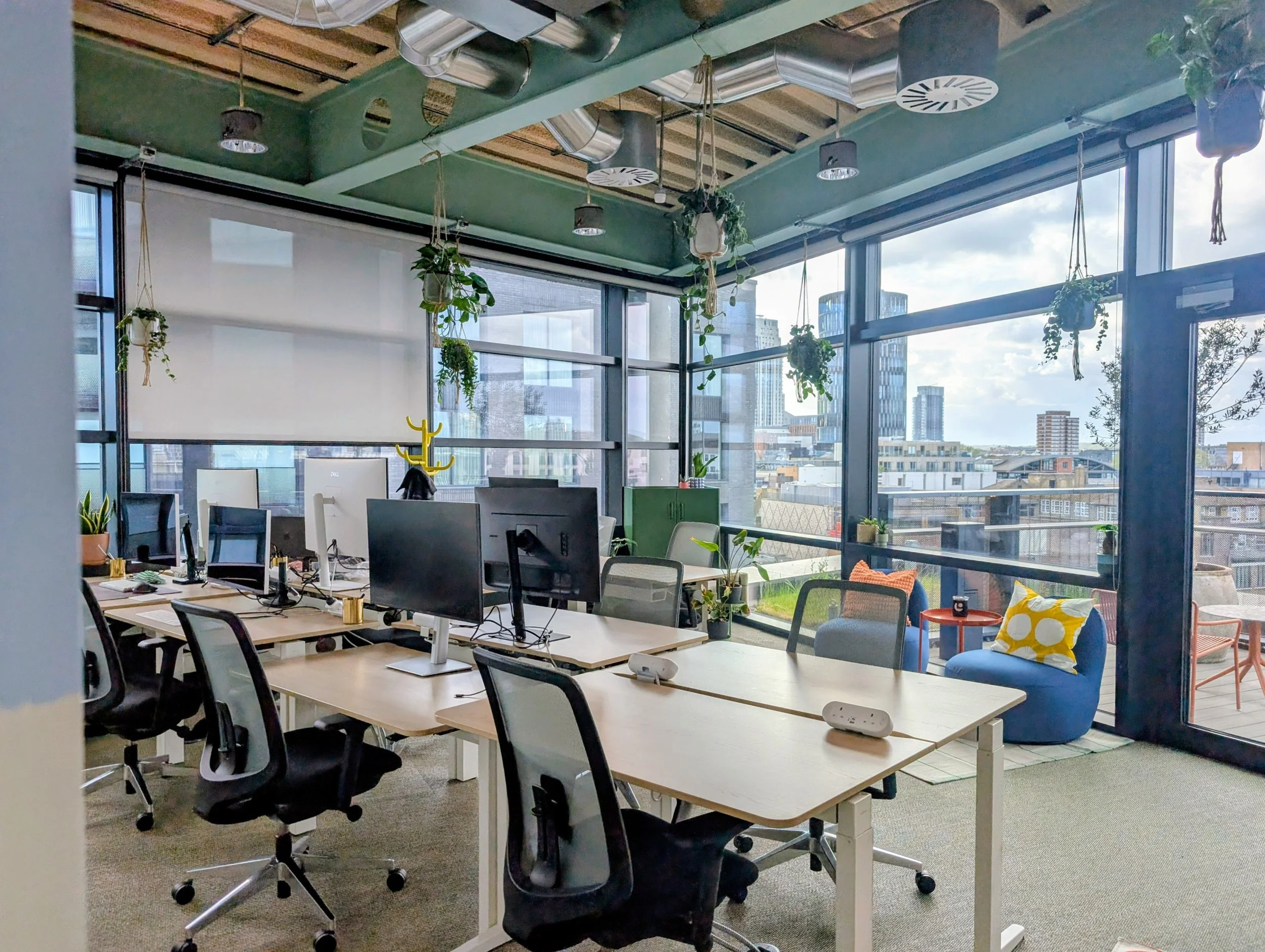 Rainbow Shaker - small workspace design