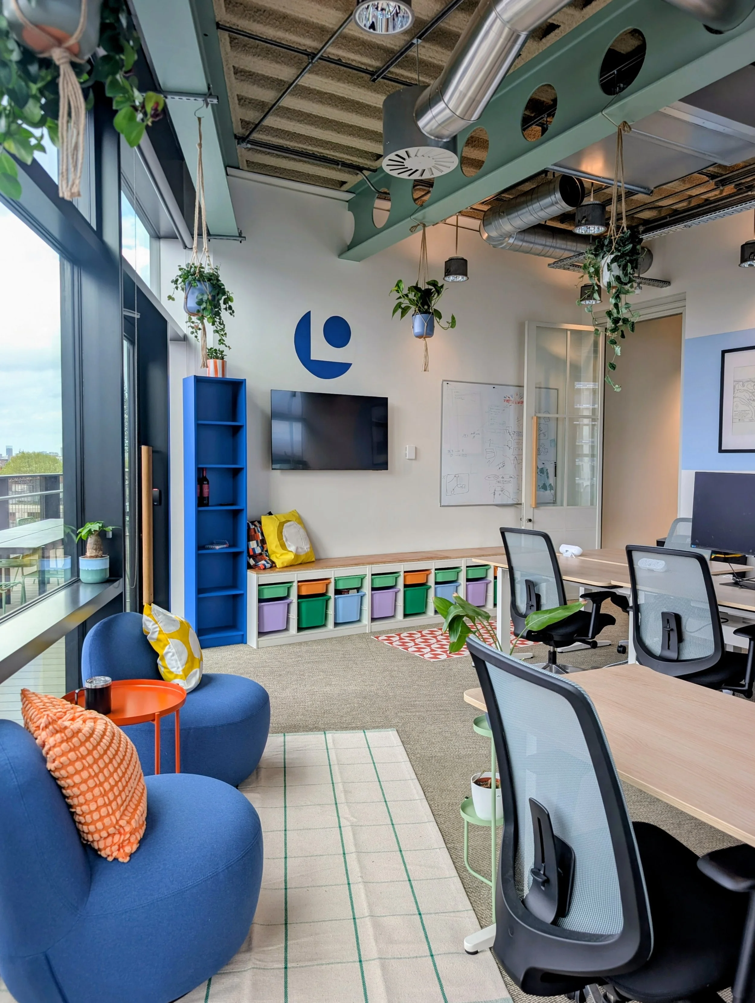 Rainbow Shaker - small workspace design