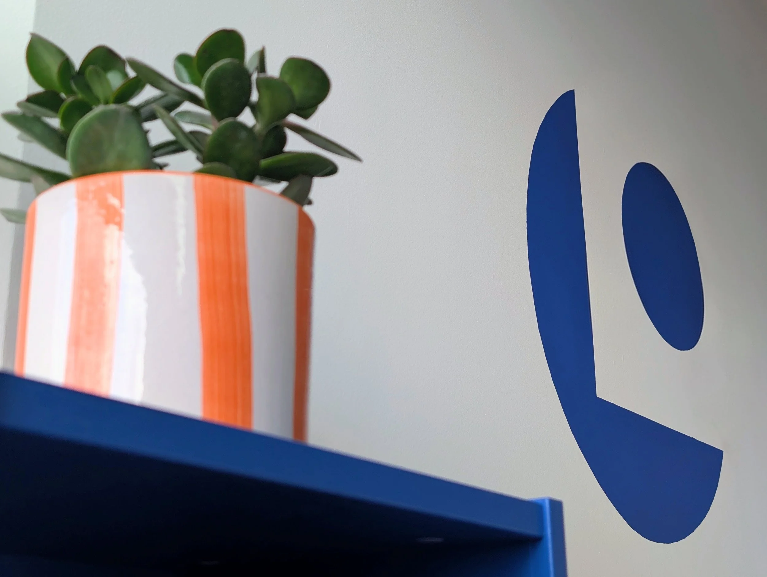 Rainbow Shaker - small workspace design