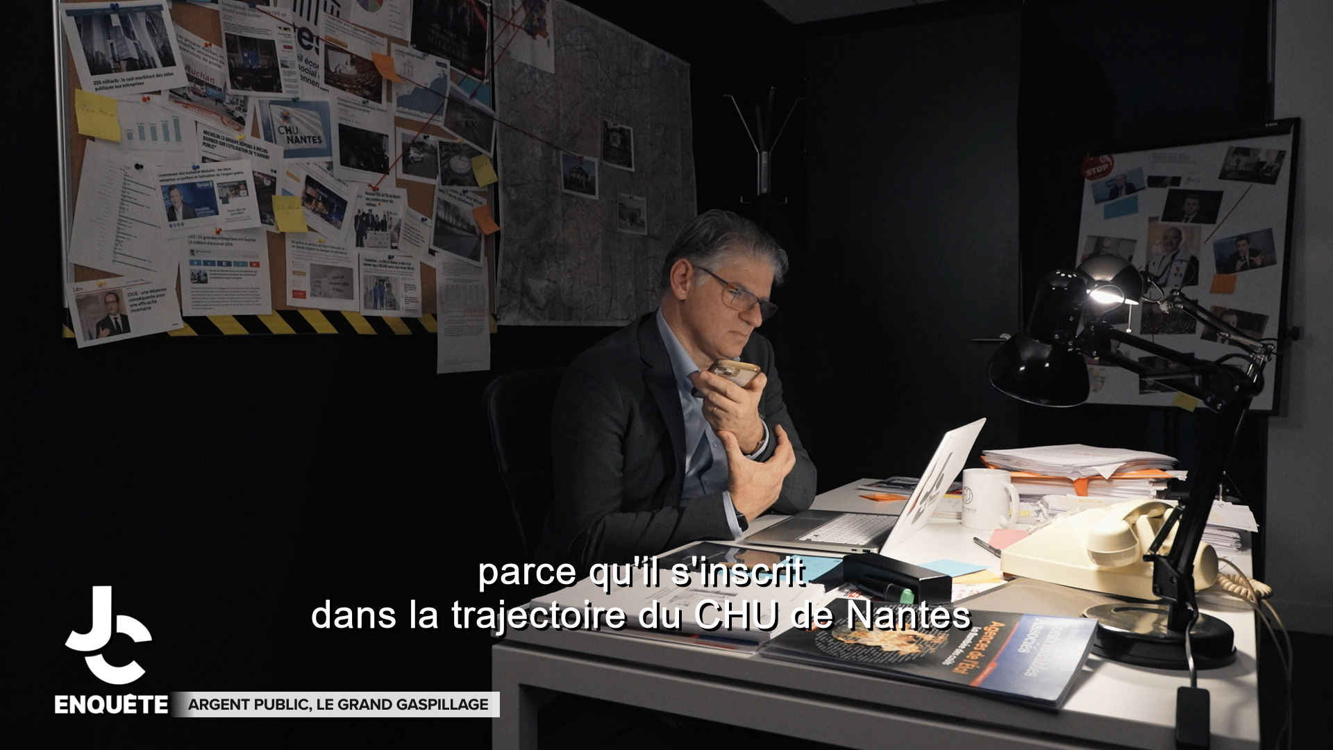 JCENQUETE_GASPILLAGE_ARGENT_PUBLIC_WAR_ROOM_TELEPHONE.png