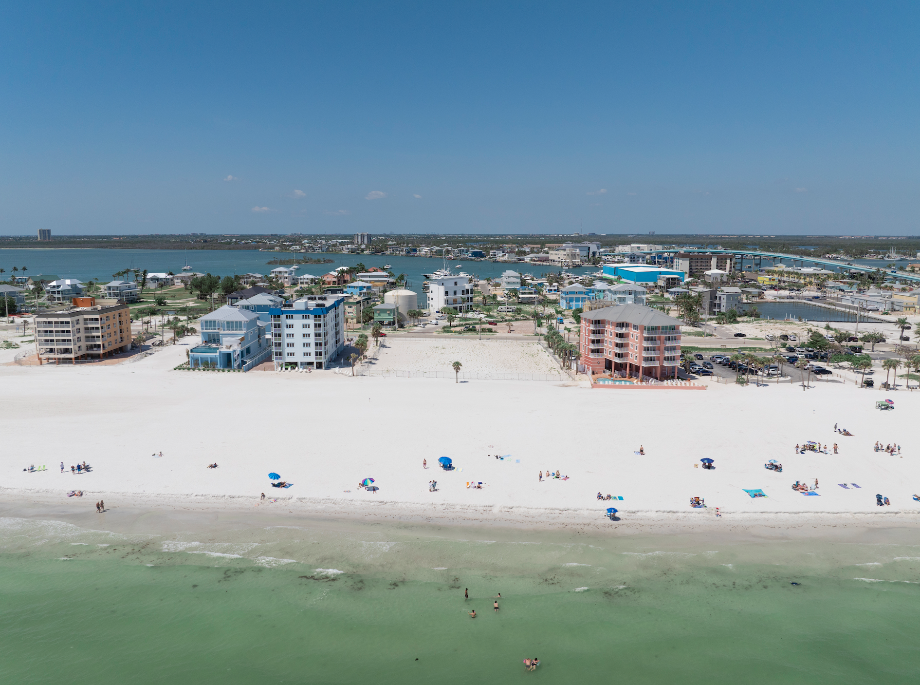 Aerial view of Royal Beach Club on Fort Myers Beach highlighting its expansive Gulf-front parcel and proximity to the island’s north end.