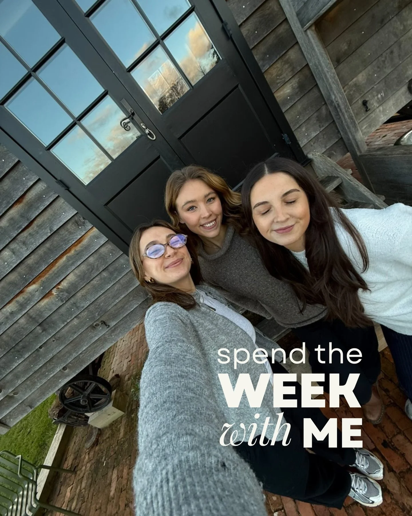 Well last week was pretty sweeeeet 🫶🏼☺️

busy in the studio shooting @nuxe_uk Christmas ✨

shooting @elyseandme at the dreamiest location with @sophie.spark @nullacreativestudio 

cosy cafes &amp; editing set ups and a night away 

weekend full of 