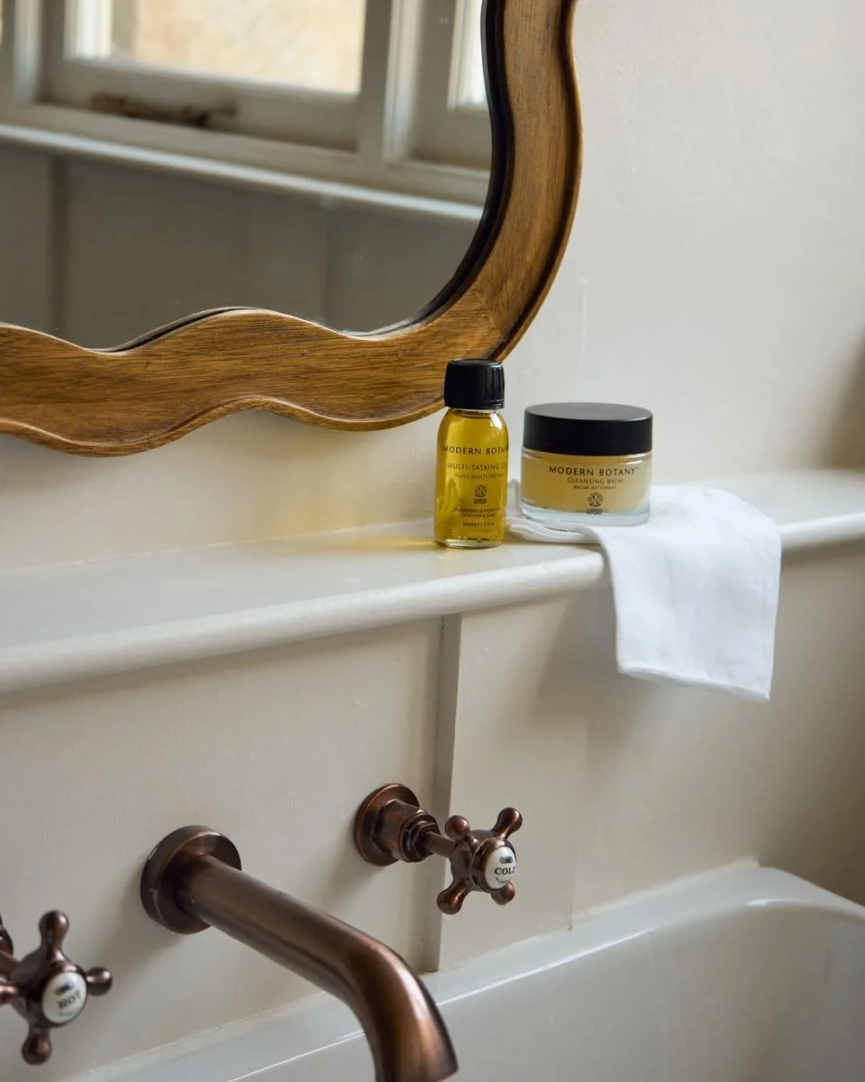 On location with @modernbotany and @lolitarose_maurizi 🤍

Video @nullacreativestudio
Photo @ellajmurphystudio
Location @peagreenlocations