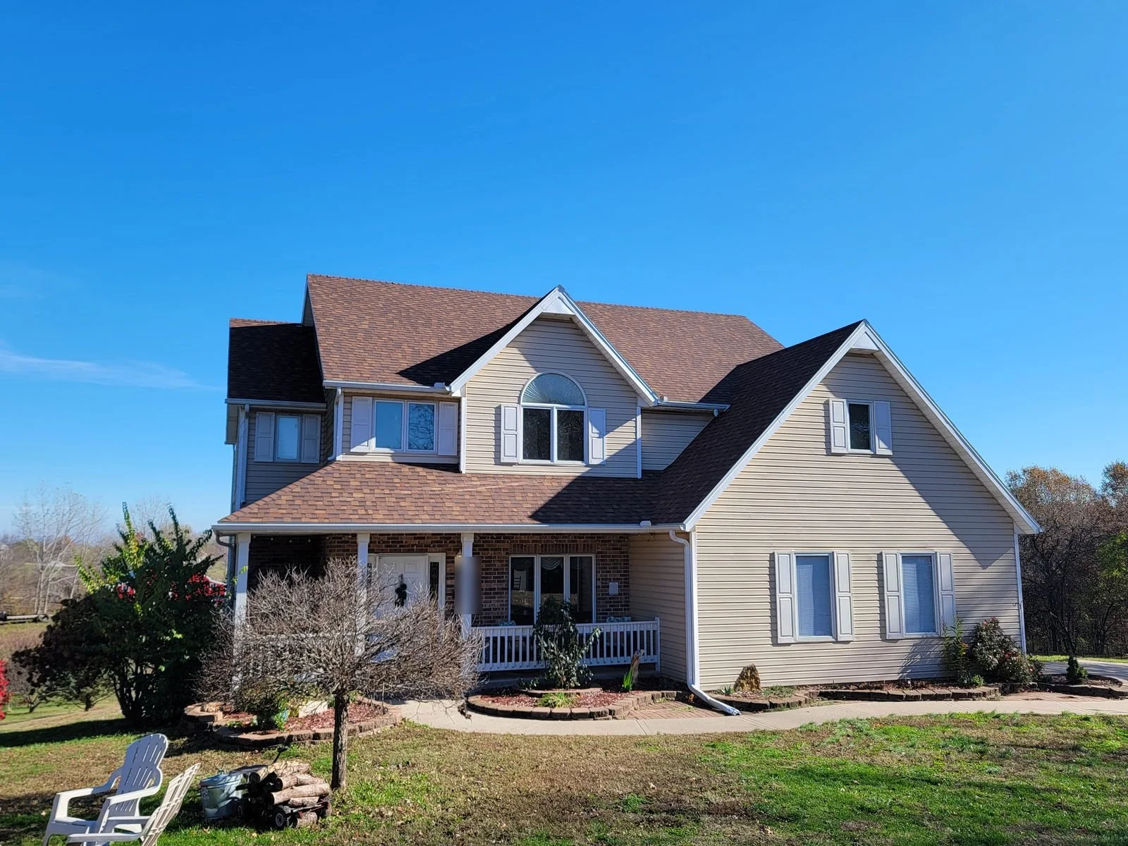 Front elevation of a home with a newly installed brown architectural shingle roof