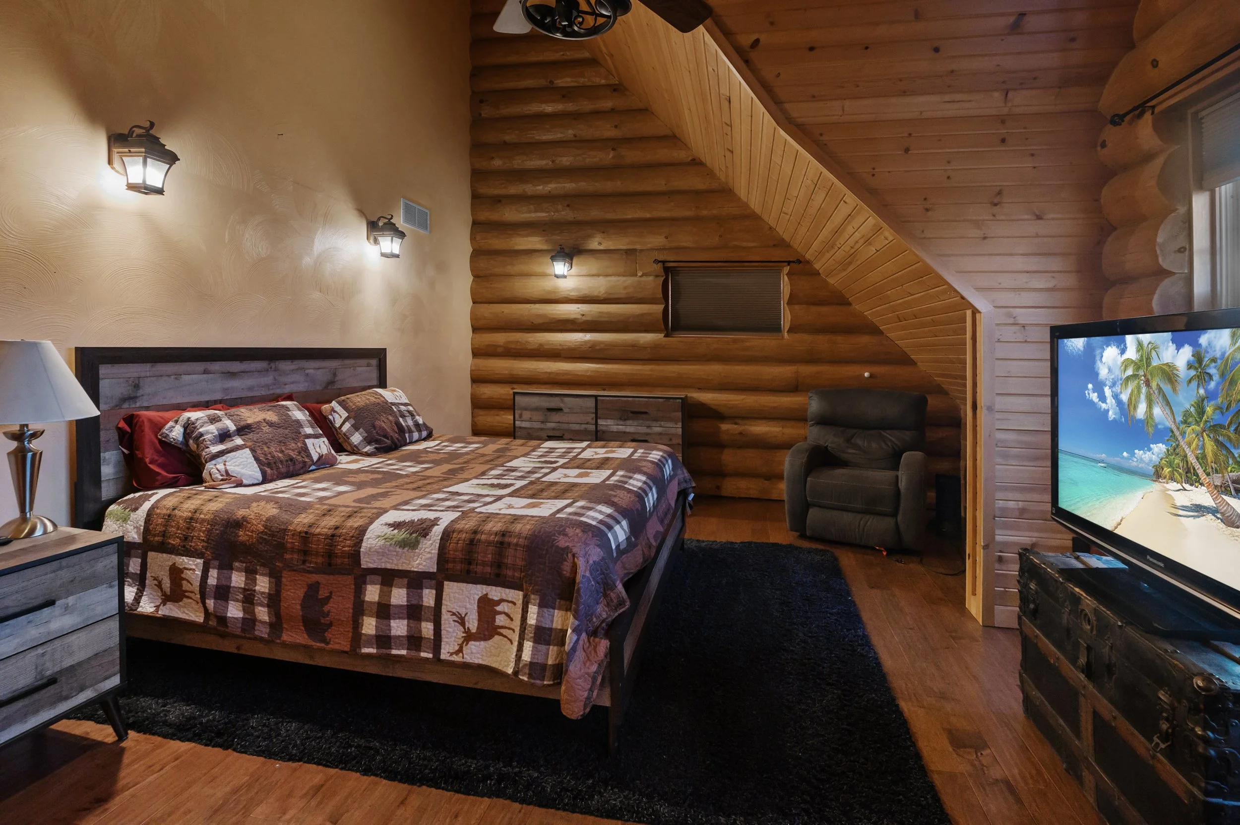 King Bedroom (2nd Floor)