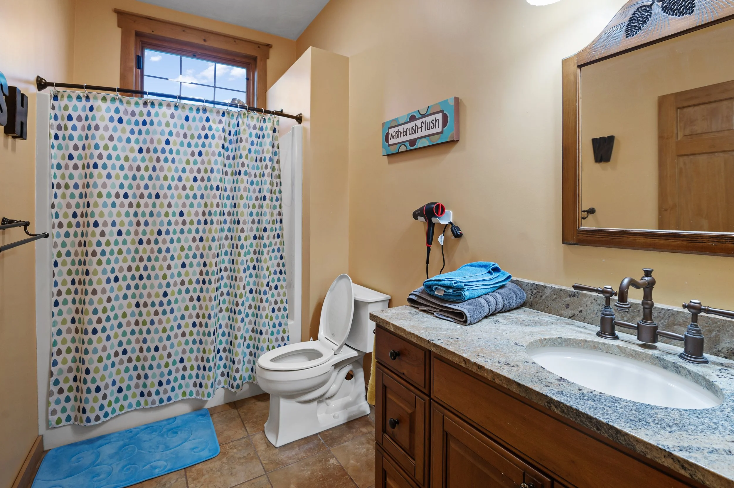 Bathroom (2nd Floor)