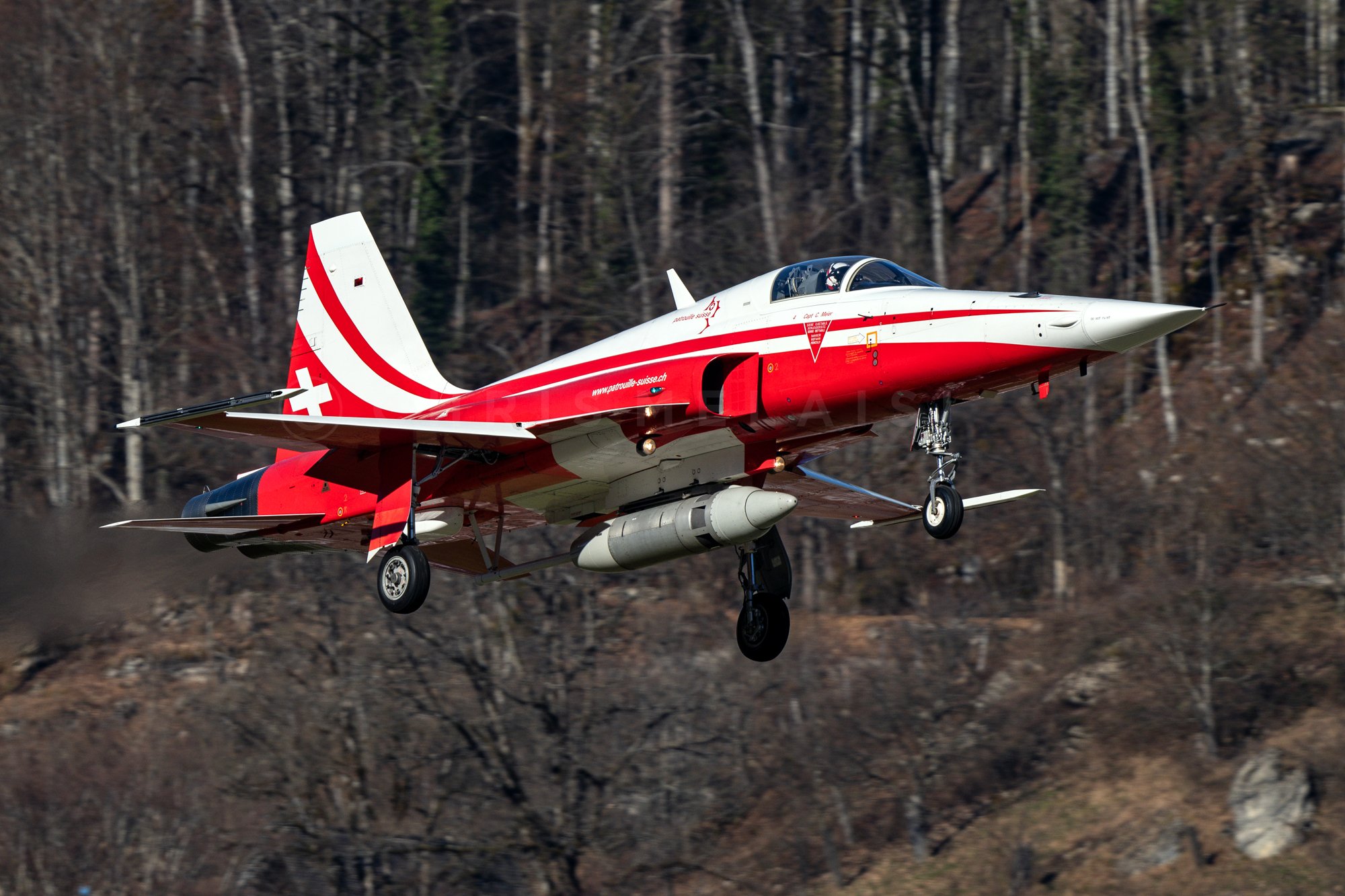 F5E Approach LR WEB.jpg