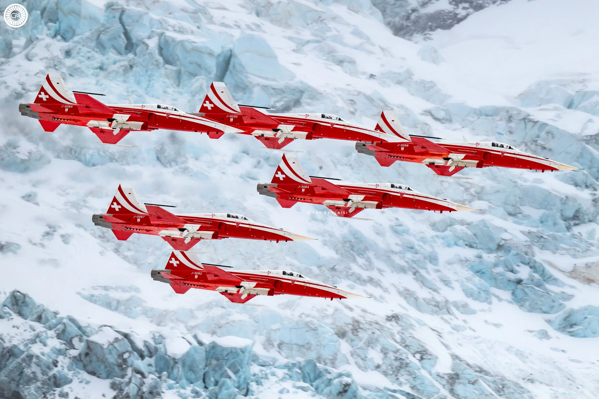 Downhill Jungfrau Emmen Air Base II Patrouille Suisse Swiss Air Force Display team 2026 Northrop F-5E Tiger II History Switzerland Retirement Lauberhorn Ski Race Wengen 96th Pat Display Team Aircraft Military Alps Mountain