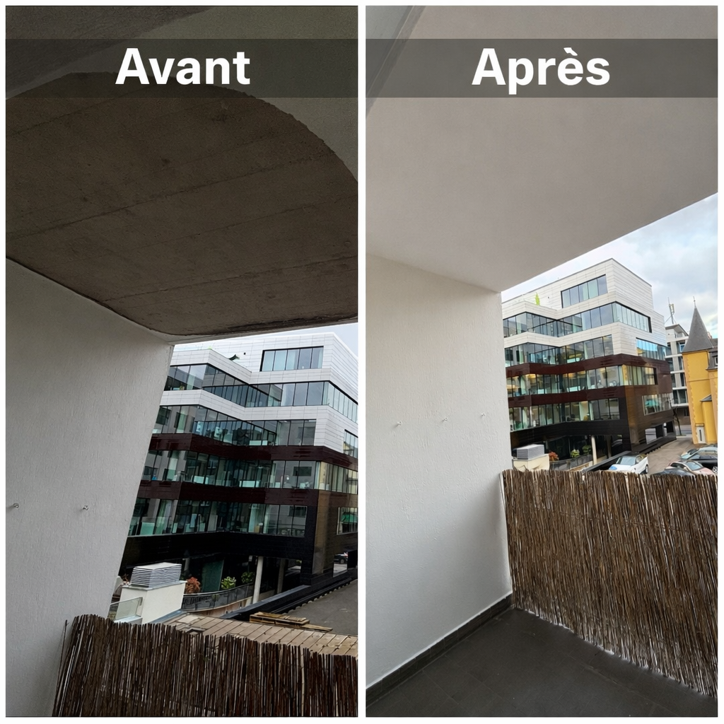 Comparison of a balcony before and after renovation. The 'avant' side shows a dark, unfinished ceiling with a bamboo screen, while the 'après' side shows a clean, white ceiling with a new bamboo screen and a modern building in the background.