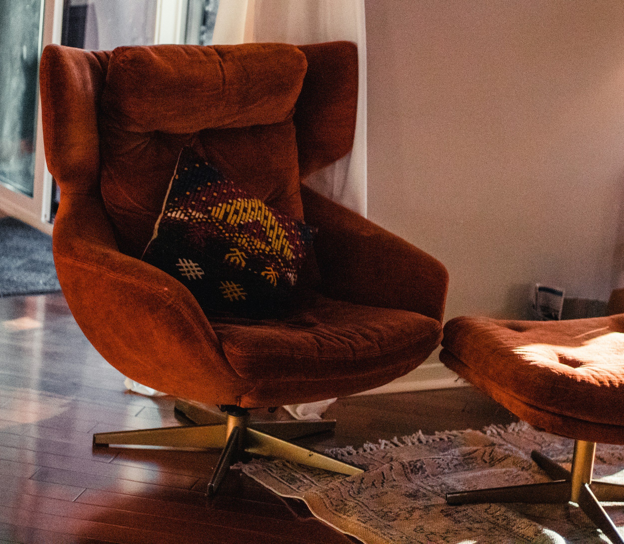 Warm and inviting therapy space for burnout and trauma therapy in Philadelphia.