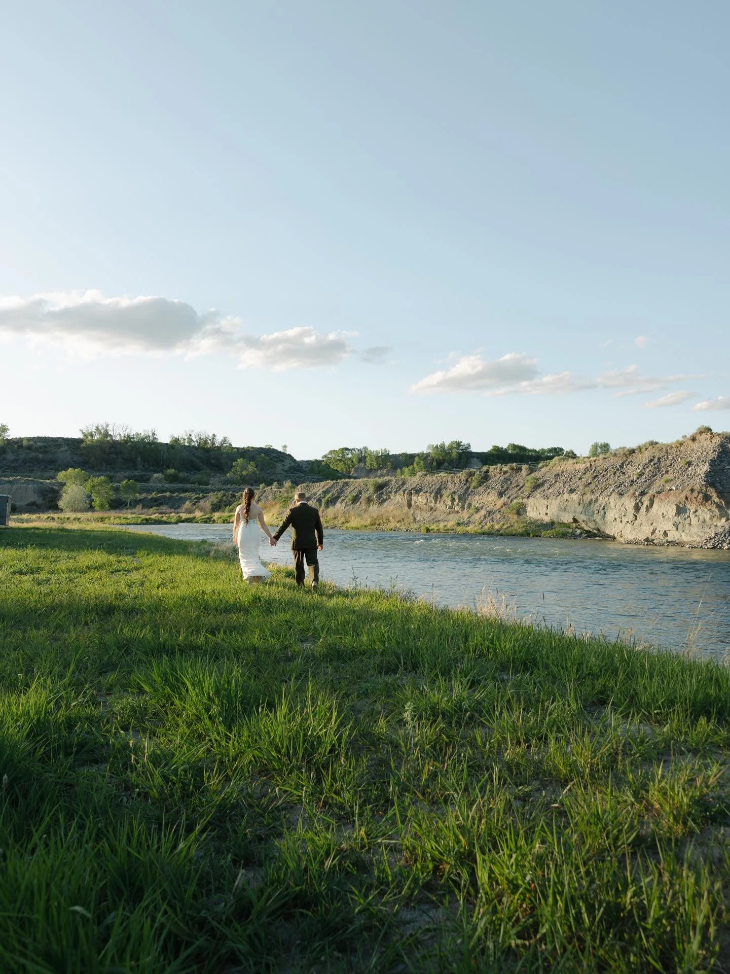 summer nights are just around the corner 🌙

#engaged #yellowstonewedding #sanjuanweddingphotographer #coloradoweddingphotographer #ouraycolorado