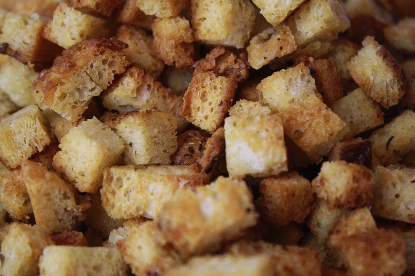 ✨Italian Herb Crunchlets✨

Made from our homemade potato bread and toasted to perfection 😊 Perfect for your fall soup, salad, or eating them right out of the bag!

Come pick up a bag next Saturday Oct. 25th from 9-4pm at Fall Fest 

📍S Main Street,