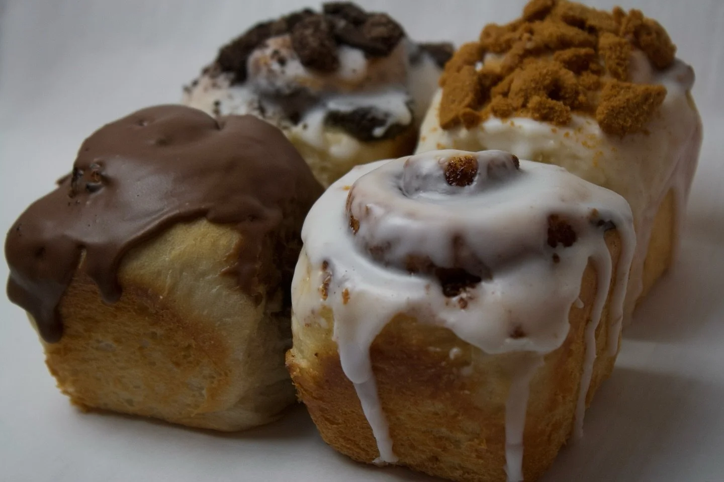 Buy three get one free!! Come get a four pack of sweet rolls tomorrow for only $12 😊 

📍8580 S Howell Ave, Oak Creek
⏰ 9am-1pm
🗓️ Nov. 1st

Can&rsquo;t make it to the market tomorrow? Order for delivery at www.modobakery.com 🥰🚘

Not into sweets?