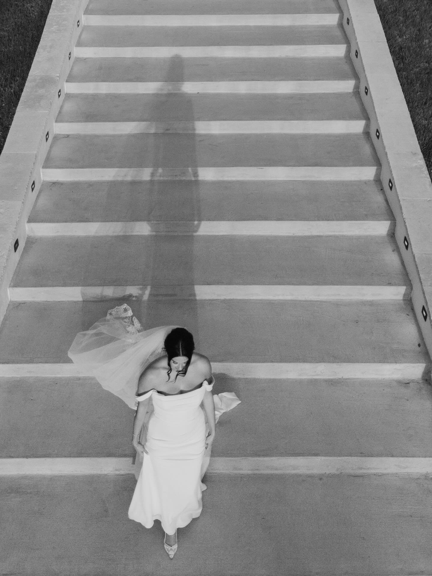 This time last year with the Cavanaghs. 🤍 Perfect weather, relaxed energy and tons of fun.

@36thstreetevents @jessikahassevents @eventsatthearlo
.
.
Austin Wedding Photographer, Austin Artist, Texas Hill Country Wedding