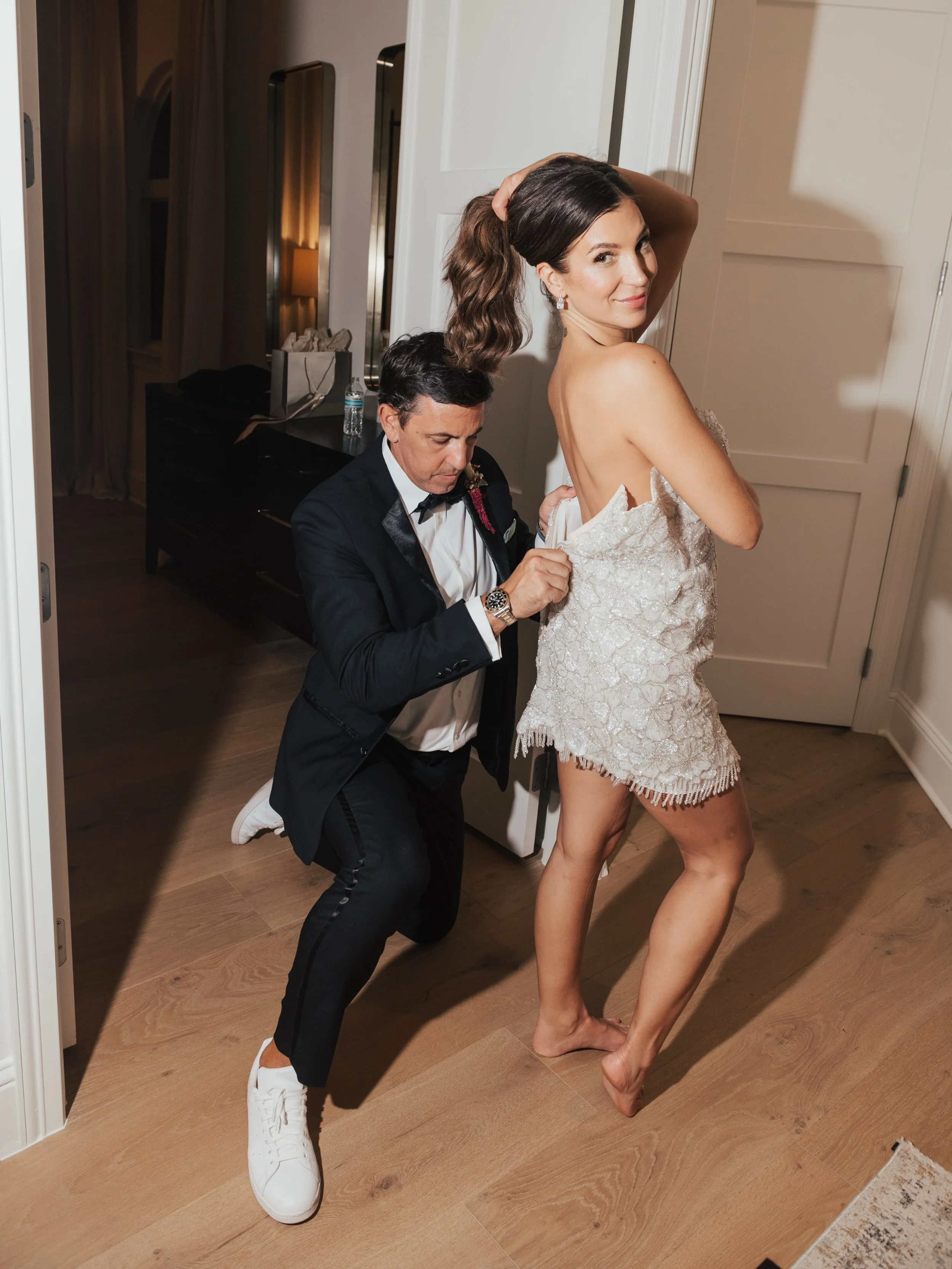 Quick change into an @eisen.stein.bridal mini then @wienersystem on the front drive 🌭🪩💃🏻

@ashleynicoleaffair
@lolabeautyatx 
@cowboy_bride

Austin Wedding photographer, Austin artist