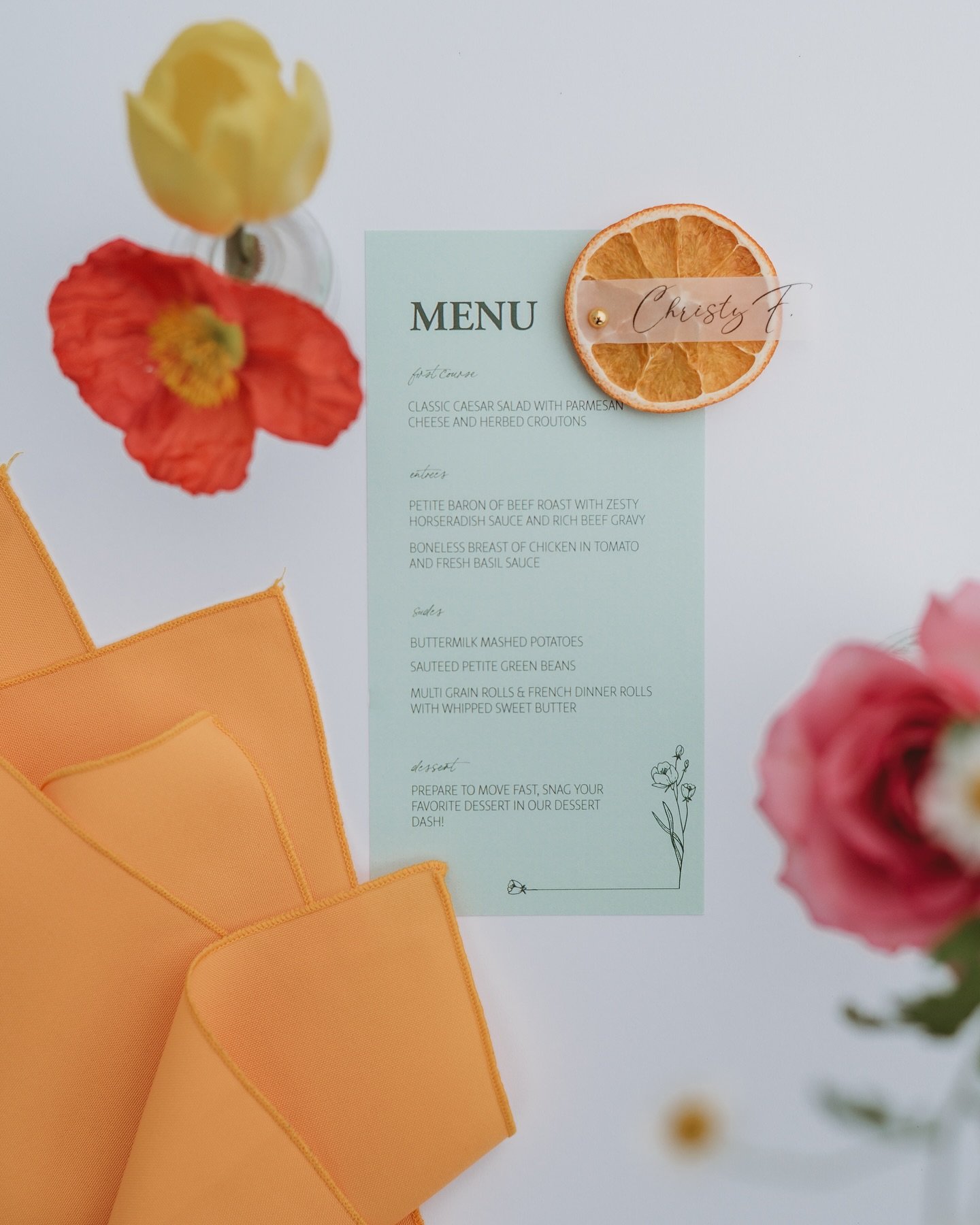 Who else lives for color? We adore color and aren&rsquo;t afraid to use it!

Flowers: @eckertflowerfarm 
Venue: @gigharborvintageaeromuseum 
Rentals: @americanpartyplace 
Rentals: @pennies.events 
Cater: @snuffins_catering 
Planning: @magnoliamooneve
