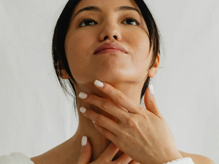 hands_neck_768x576_4x3.jpg