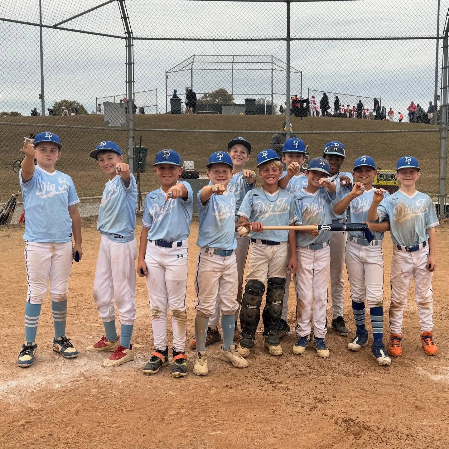 Congrats to our 11U team coached by Derek Inman on winning the Sykesville Wood Bat Classic‼️
The boys went 4-0 on the weekend beating Elkridge, Sykesville (2x), and Canes Gold in the championship!
The team keeps their streak together of winning a t