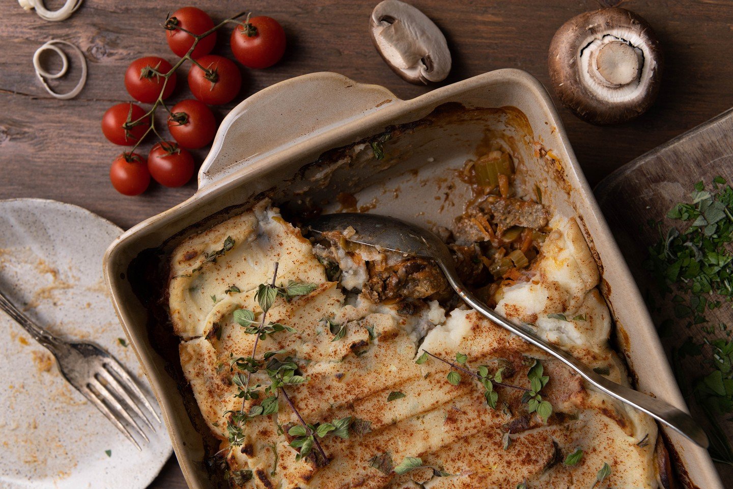 Check out this amazing plant-based Shepherd's Pie! I'm using hOMe Grown Living Foods Magic Mix alongside some sprouted lentils to really boost the protein content. ⁠
⁠
I tossed in mushrooms and loads of veggies and for the topping, I keep it on the l