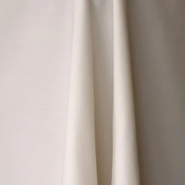 Ivory 8’ Banquet (60”x 96”)